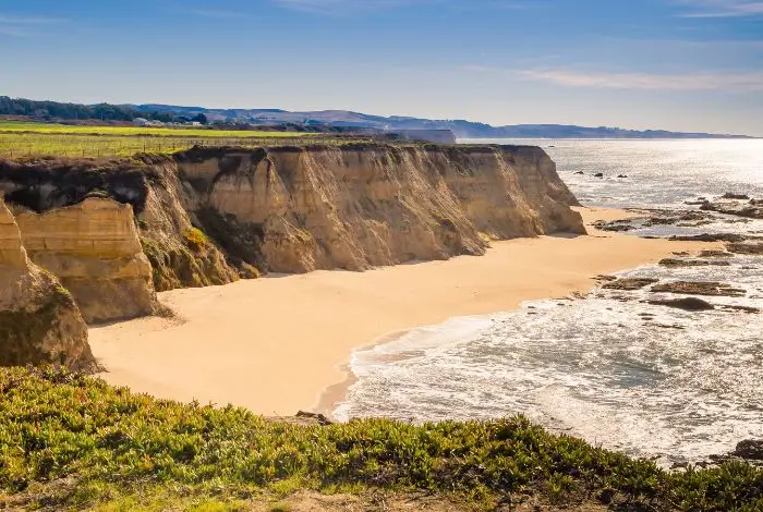 3. half moon 700 x 400 (community) Coastal bluffs and oceanfront beauty in Half Moon Bay.